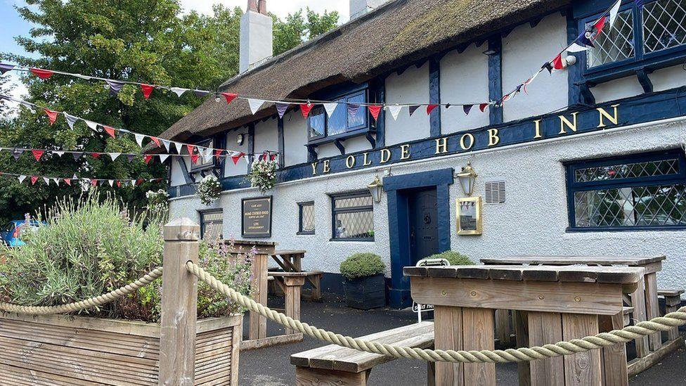 Ye Olde Hobb Inn